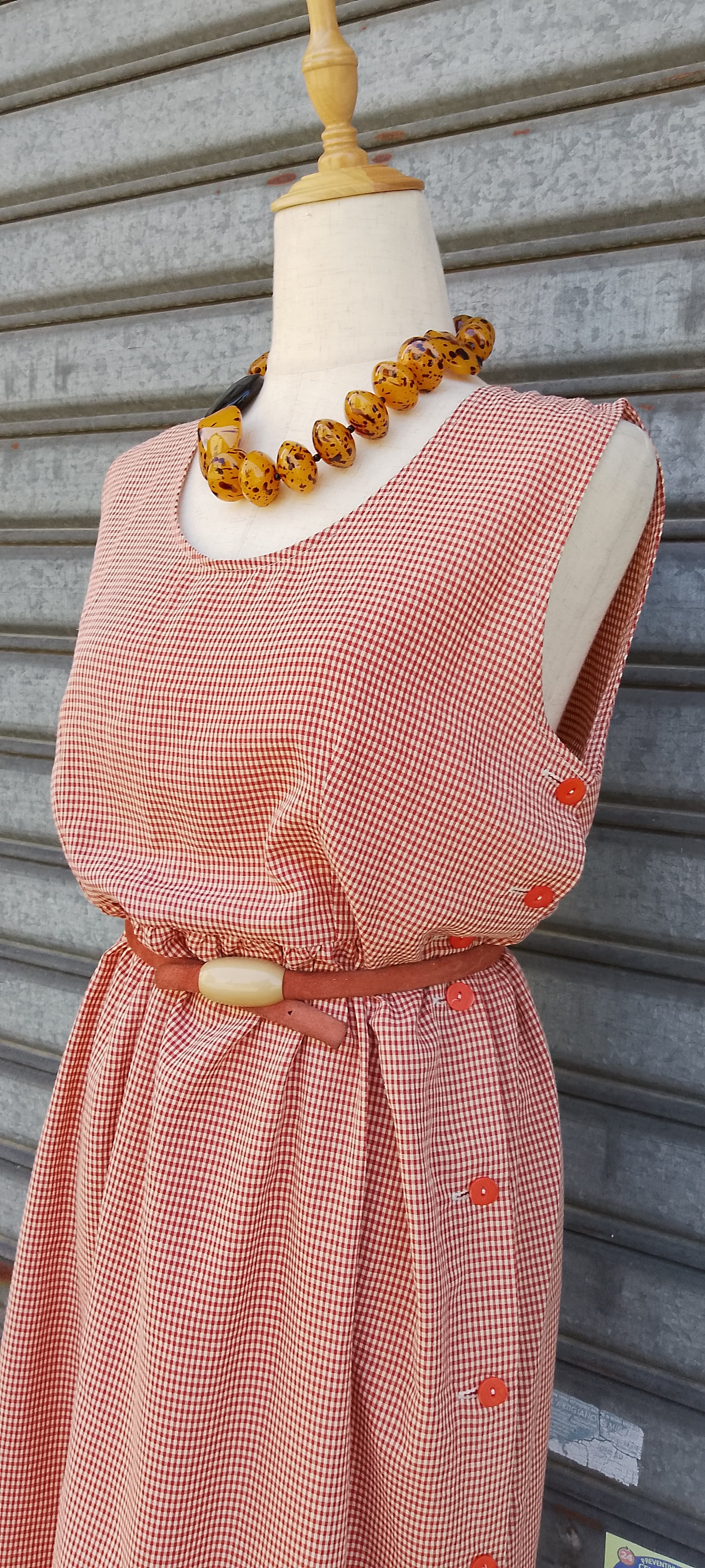 Vestito smanicato